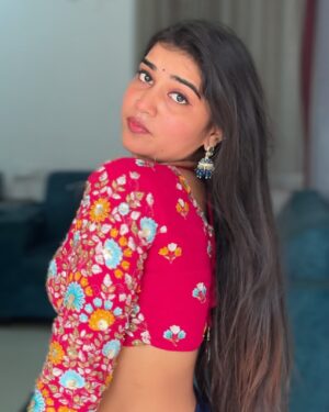 Ridhi Instagram - Hey alexa play vaalu kanuladana……😍🤩

#ridhi#explore#explorepage#trending#trendingreels#viral#viralreels#instagram#instadaily#loveislove#feed#reef2reef#vaalukanuladaanasong🎶 #telugu#ridhiofl#ridi #posts#love