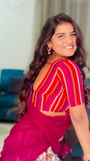 Ridhi Instagram - 😎

#ridhi#ridi#ridhiofl#pushpa2#alluarjun#rashmika#tollywood#telugusongs#dance#dancereels#india#halfsaree#women#explore#explorepage#dance#reels#reef2reef#reelitfeelit#loveislove 
How is the dance?