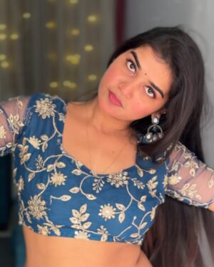 Ridhi Instagram - 👀🧐

#ridhi#explore#explorepage

#trending#trendingreels#posts#telugu#ridhiofl#ridi#loveislove#reef2reef#viralsongs#songs#chepakallapapa#devisriprasad