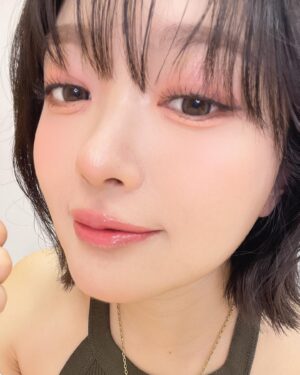 Rie Kitahara Instagram - 🦄💖💄🪽🫧
 #いむたんメイク
可愛すぎ~ｯ
憧れの鼻先ちゅるんになりました💖

YouTubeでメイクしてもらったょ🫶🏻
ぜひ動画でビフォアフご覧ください~！
@imutan_makeup 

カラコンはメイメ！ @meime.official 
@iamyukaf