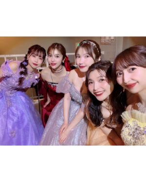 Riho Iida Instagram - ✨TVアニメ放送10周年記念 LoveLive! Orchestra Concert＜再演＞ Day1 🎻

素敵な演奏と素敵な空間
またここで再会できて嬉しかったです。

Day1は前回と同じドレスでダウンスタイルだったので
今回はひとまとめにしてアップスタイルにしてみました🪮🤍

hair&make @ayasumimoto 
dress @osarecompany 

#ライブオケコンday1
#lovelive #μʼs