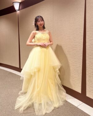 Riho Iida Instagram - ✨TVアニメ放送10周年記念 LoveLive! Orchestra Concert＜再演＞ Day2 🎻

サポートしていただいて
ドレスを新調していただきました👗

衣装さんチームが後ろに
大きなリボンを付けてくれたよ🎀

予期せぬ2期の5話を
思い出させてくれるドレスの形に涙😭✨

ヘアーも絶対リボンを付けたくて
リクエストしました☺️ 

Day1がアップスタイルだったので
Day2はダウンスタイルで🪮

この日の為に
髪の毛カットせず我慢したかいがあった！

@ayasumimoto 
@osarecompany 

ありがとうございました🙏🏻❣️

---------------

ラブライブ!15周年という節目
皆さんのおかげで
また新たに大切な思い出が増えました。

これからもμ'sの輪が広がって
ぎゅっと強くなっていきますように✨

#lovelive #μʼs #ラブライブオケコンday2