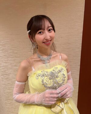 Riho Iida Instagram - ✨TVアニメ放送10周年記念 LoveLive! Orchestra Concert＜再演＞ Day1 🎻

素敵な演奏と素敵な空間
またここで再会できて嬉しかったです。

Day1は前回と同じドレスでダウンスタイルだったので
今回はひとまとめにしてアップスタイルにしてみました🪮🤍

hair&make @ayasumimoto 
dress @osarecompany 

#ライブオケコンday1
#lovelive #μʼs