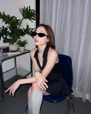 Riko Xi Instagram - 大家今天走春了嗎😆✨

出國回來就收到可以變身的禮盒∠( ﾟ▽ﾟ)／☆
不要太喜歡！！
偶是庫洛魔法使
我要我去搜集卡牌了🌙🤍✨

@gentlemonster 

#GentleMonster #GentleMonsterJewelry #GentleMonster2025