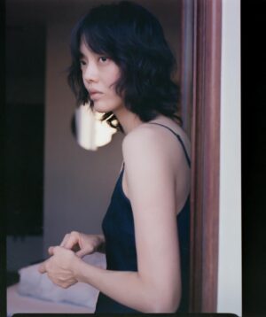 Rila Fukushima Instagram - Happy birthday to me✨ 

そして新年です。
一年の始まりですね！

私は“クリスマス”と“お年玉”と“誕生日”を3つのイベントを年始で全てを一回のイベントにされて子供の頃は悔しかった気もします(笑)

そしていつもみなさんありがとうございます！
みなさまにとって、楽しくて素敵な一年になることを願っております✨健康第一でお願いします✨

私は、
誕生日直前にお風呂に飛び込み、
レベルアップしてお風呂から出るという、そんな誕生日でした♨️
地味かもしれないけど、
いつもと同じだけど、
いつもと同じことができる、
ということはとてもありがたいことであるとも感じています☺️

この写真は @ruikudo_ ちゃんが去年スイスで撮影してくれたものです。一年に1回撮影出来たらいいねというプロジェクト、第1回は東京。第2回はスイス。また同じ土地にいるタイミングで出来たら素敵✨