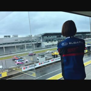 Risa Taneda Instagram - 🏁

アズールレーン×STIのコラボ企画！

アズールレーンさんのYouTubeにて公開中の
「ニュルブルクリンク24時間耐久レース完全密着！」の撮影のため
６月にドイツのニュルブルクまで行って参りました！

今回STIさんが選んでくださったアズールレーンのキャラを
私が演じさせていただいているご縁でオファーいただきまして
大変ありがたいことに取材やインタビューなどで様々なニュルの
貴重な体験を沢山させていただくことができました！

私自身レースの知識もニュルの知識も初心者だったのですが、
同じように初心者の方にも楽しんでもらえる番組にしたいということで
新鮮な気持ちで密着取材を楽しむことができました💪

まだYouTubeでご覧になってない方は、
初心者もガチ勢の方もこちらの番組をぜひチェックお願いします！
石川由依ちゃんの素敵ナレーションで解説もバッチリですよ♪

クルーの方のジャケットをお借りしての取材だったので
たくさんのSUBARUファンの方々に現地でお声がけいただき、
なんだか私もチームの一員になったような気持ちでとても嬉しかったです✨

あまりにも健全で真面目な番組なので
もはや何のゲームやねんというツッコミが現地でも
何度も撮影チームの皆さんから飛び交っていたのは内緒ですよ…笑

#私の写真ばっかでごめん
#レースの詳細やニュルの様子はぜひ番組で