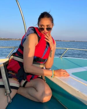 Rishina Kandhari Instagram - Perfectly captured at @maharashtraecoglampingfest  by @amithtyagi @imnoopurmavchy 🥰🌊 

Thankyou @maharashtratourismofficial @mickysinha for arranging all the fun activities and a massive tent city and giving us a wonderful time ❤️ #gratitude 

#watersports #ecoglampingmaharashtra #maharashtratourism #maharashtraecoglampingfest #nashik #sunsetgram #collabwithrishina #saillife #sailinstagram #rishinakandhari