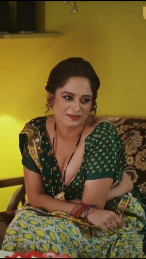 Ritu Rai Instagram - Ritu rai @rituraiofficial 🌹❤️
..
..
#riturai #ritu #roseday #ullu #ulluwebseries 
#trendingreels #reelitfeelit #actress #bollywood