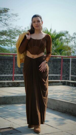 Riya Deepsi Instagram - Attitude makes the dress look hotter 🔥🔥
Style by @pujah_007 
Outfit @deme_love_ 
Edit @abhijeet_af 
#love#outfit#brown#fashion#beauty#explore#foryoupage#promotjons#swipecrime#riyadeepsi