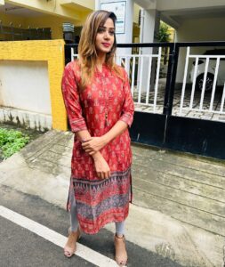 Actress Riya Vishwanathan HD Photos and Wallpapers December 2024