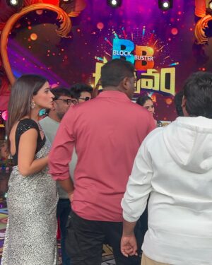 Rohini Reddy Instagram - MAZAKA moments at the Bigg Boss Season 8 Reunion! Thank you, Maa TV, for the love and the platform to let us shine 🖤✨🪩🤍 P.S- @actressrohini @tastyteja loved grooving with you both 🙈🥰💃 #Grateful #MAZAKAFamily #Promotions