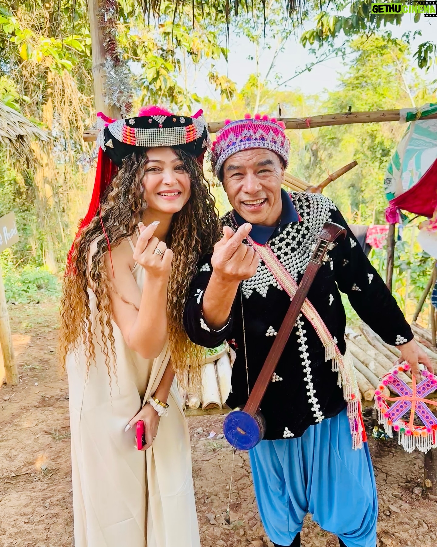 Rooqma Ray - 26.4K Likes - Collecting moments, not things. 📸
📍Long neck village Chiang Rai
#memories #longneck #village #life #rooqmaray #travel #thailand #chiangrai