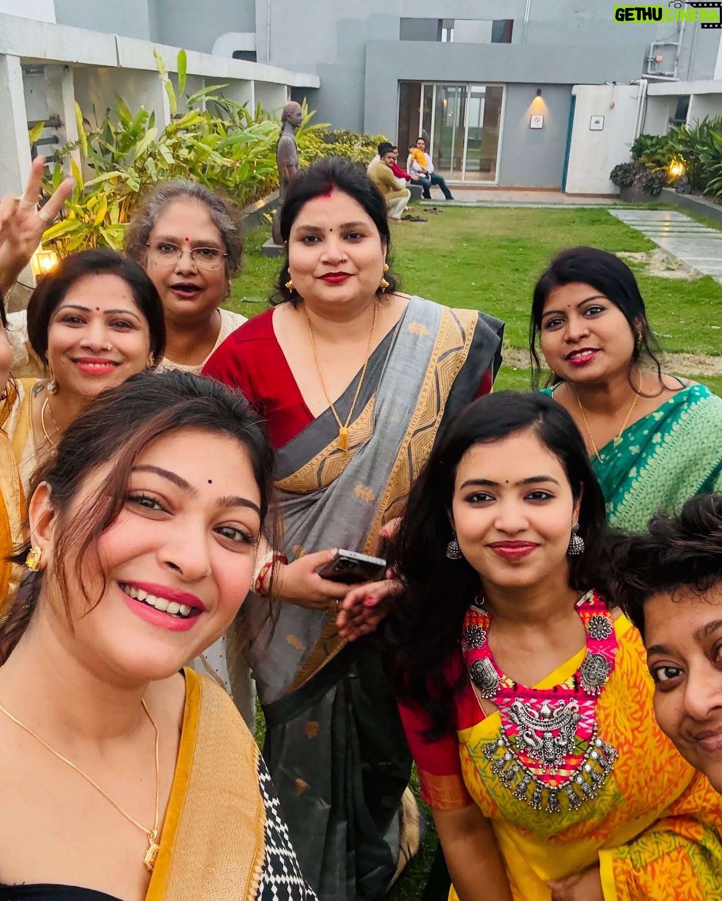 Rooqma Ray - 18.8K Likes - Happy Saraswati puja 💛
#saraswati #saraswatipujo #rooqmaray #saree #indianlook