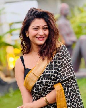 Rooqma Ray Instagram - Happy Saraswati puja 💛

#saraswati #saraswatipujo #rooqmaray #saree #indianlook