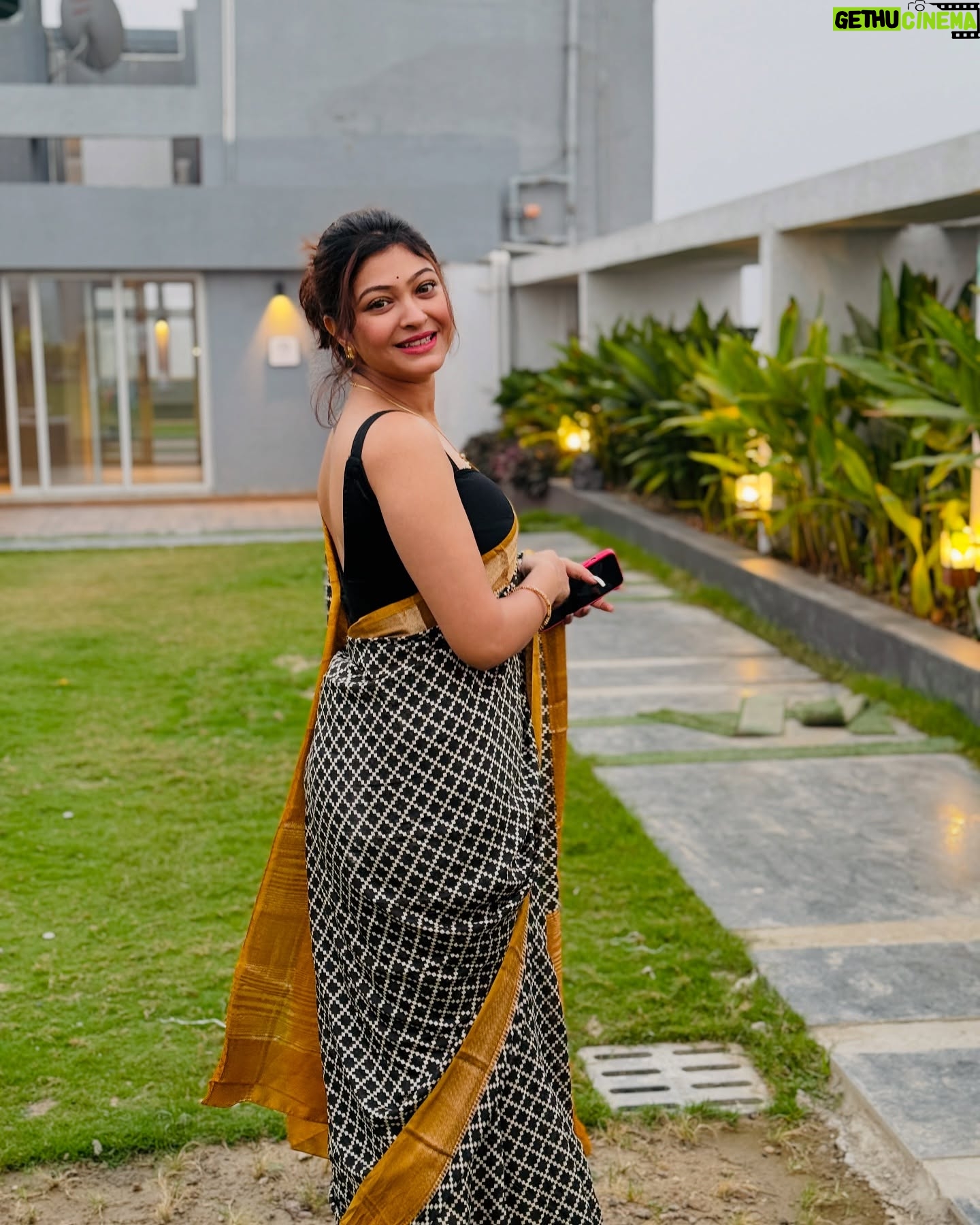 Rooqma Ray - 18.8K Likes - Happy Saraswati puja 💛
#saraswati #saraswatipujo #rooqmaray #saree #indianlook