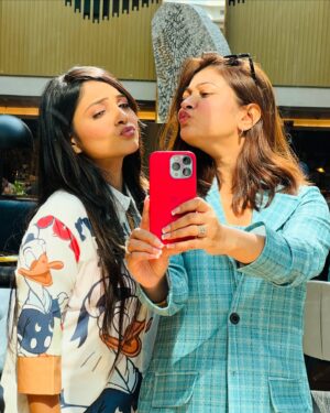 Rooqma Ray Instagram - Happy Birthday to the bestest friend one can ever wish for!!! May your cakes be sweet, your presents be expensive & your day be Awesome!! You know how much I love you!! ❤️❤️❤️ Baki ta video call kore bolchhi 🤣😜