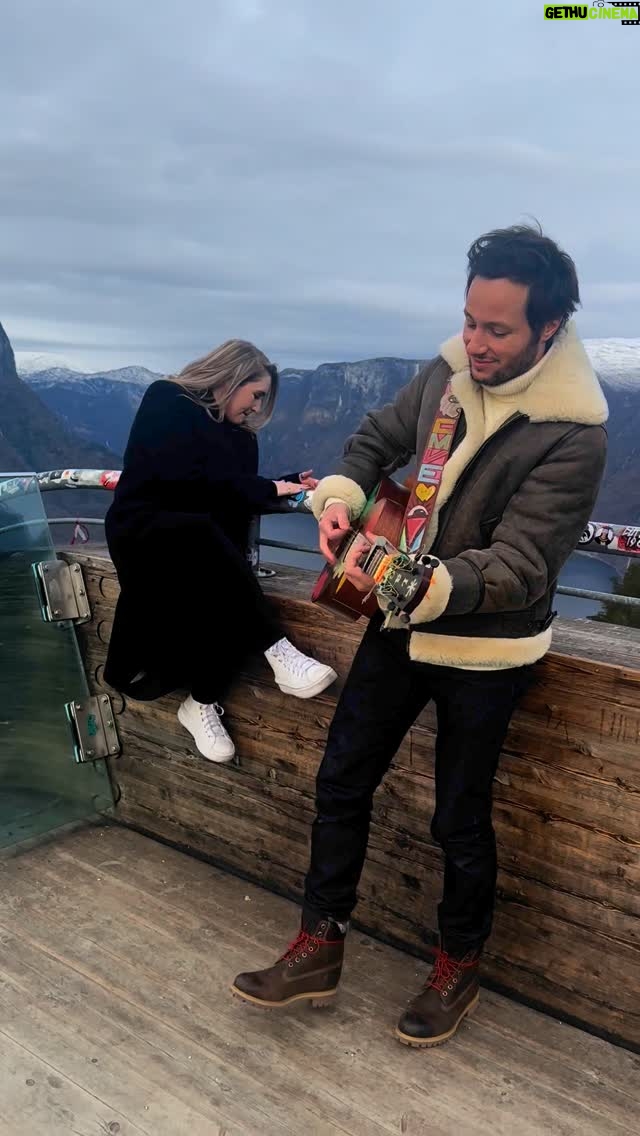 Rosa Linn - 58.9K Likes - Je sais que « c’est trop long comme vidéo c’est pas bon pour l’algorithme nananinanana », mais ça me saoule de couper dans un moment de musique que j’ai aimé du début à la fin.
Thanks @rosalinnmusic for being so sweet & simple ♥️