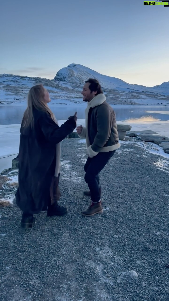 Rosa Linn - 16.6K Likes - 🫶 15 personnes et 4 jours pour 3 minutes de vidéo 🫶
« WHERE DO I GO » vient de sortir !!!
🎥 Real et prod : Valentin Vignet