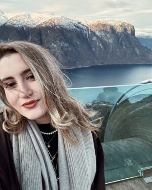 Rosa Linn Instagram - Four unforgettable days in the breathtaking cold of Norway! ❄️ A huge thank you to @vianney and his amazing team for turning this chilly adventure into the warmest experience 🤍