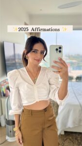 Actress Roshni Chopra HD Photos and Wallpapers February 2025