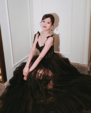 Rosita Kwok Instagram - Butter butter butter you 🧈🧈

Gown @miss.weddinggown 
Earrings @apmmonaco @apmgirls
Bracelet @apmmonaco @apmgirls
Photographer @raymond.a7c @razo.image