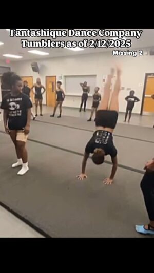 Royce Reed Instagram - My Girls! We Are Fantashique! 💜💙🖤 Training Hard and Improving quickly!!! @fantashique Happy Valentine’s Day! ❤️