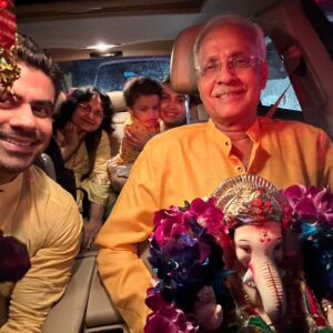 Ruchi Savarn Instagram - Ghar , Pariwar or Bappa 2023 ❤️

PUDCHYA VARSHI LAVKAR YAA..

#ganpatibappamorya #ganeshchaturthi #blessed #grateful #family #harharmahadev