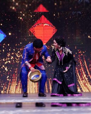 Rujuta Deshmukh Instagram - काही धम्माल क्षण! 
मी आणि सिध्दू 😍

Thank you @siddharth23oct 
तुझ्यामुळे धिंगाणा मध्ये मी पहिल्यांदा आले आहे, असं वाटलं नाही. You make everyone so comfortable. 

'आता होऊ दे धिंगाणा 3'
शनिवार-रविवार रा. 9:00 वाजता Star प्रवाहवर....
#AataHouDeDhingana #StarPravah #आपलासिध्दू

( Reality Dhingana Star)