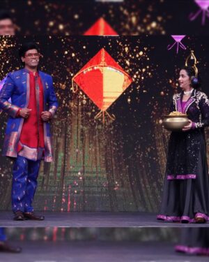 Rujuta Deshmukh Instagram - काही धम्माल क्षण! 
मी आणि सिध्दू 😍

Thank you @siddharth23oct 
तुझ्यामुळे धिंगाणा मध्ये मी पहिल्यांदा आले आहे, असं वाटलं नाही. You make everyone so comfortable. 

'आता होऊ दे धिंगाणा 3'
शनिवार-रविवार रा. 9:00 वाजता Star प्रवाहवर....
#AataHouDeDhingana #StarPravah #आपलासिध्दू

( Reality Dhingana Star)