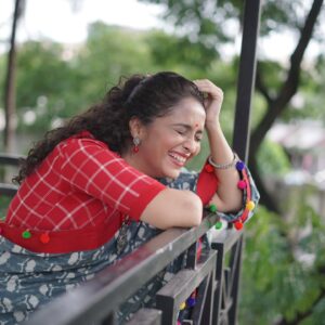 Rujuta Deshmukh Instagram - World Smile Day! 

That's my smile for you 😊

#keepsmiling #smile #worldsmileday 

Captured : @focousflickerstudioz
@vstudio.in

( Actor Smile Day Posing )