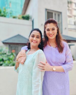 Rujuta Deshmukh Instagram - धमाल मस्ती.....
in Super comfortable Luckhnowi Kurta's
by @nazakat_lucknowi 

Amazing variety @nazakat_lucknowi

#lucknowi #comfy #friends 

( Friends Luckhnowi Collab )
