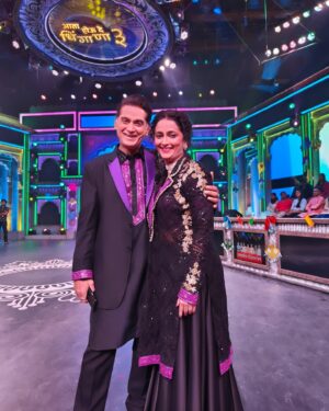 Rujuta Deshmukh Instagram - Team ' लग्नानंतर होईलच प्रेम ' 

'आता होऊ दे धिंगाणा 3'
शनिवार-रविवार रा. 9:00 वाजता Star प्रवाहवर....
#AataHouDeDhingana #StarPravah #आपला सिध्दू

#team #family 

( Actors Reality show Marathi )
