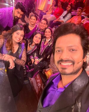 Rujuta Deshmukh Instagram - Team ' लग्नानंतर होईलच प्रेम ' 

'आता होऊ दे धिंगाणा 3'
शनिवार-रविवार रा. 9:00 वाजता Star प्रवाहवर....
#AataHouDeDhingana #StarPravah #आपला सिध्दू

#team #family 

( Actors Reality show Marathi )