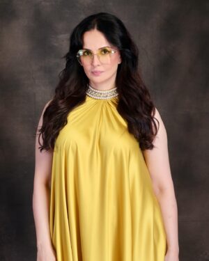 Rukhsar Instagram - .💫💫✨✨
.
.
.
#90scalling #fashionshoot #yellowmustard