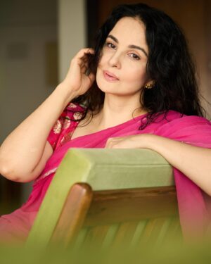 Rukhsar Instagram - 💫💫🌸.
.
.raw images
.
.
#saree #sareelover #pink