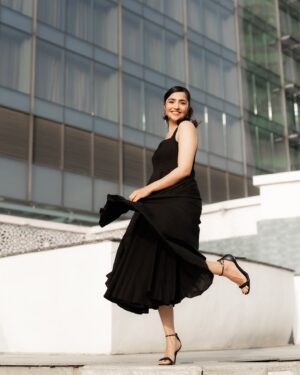 Rukmini Vasanth Instagram - when in doubt, 💃🏻
📸 @vasukikarkone 
Makeup: @makeupbyabhilasha 
Hair: @subu_rao_hair_mkp