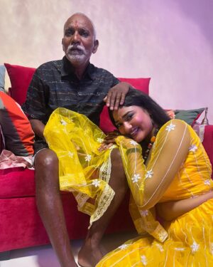 Ruks Khandagale Instagram - Mom dad 🧿