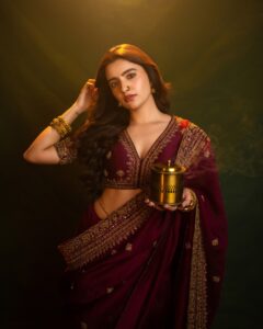 Actress Rukshar Dhillon HD Photos and Wallpapers March 2025