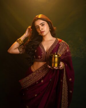 Rukshar Dhillon Instagram - Apsara Aali🪷

Team♥️
@manogna_gollapudi @pranil_chintewar @pujashrijain @makeupbyradhikadave @theblindersstudio @ravi_here_ 
@jigarmaliofficial @petalsbyswathi