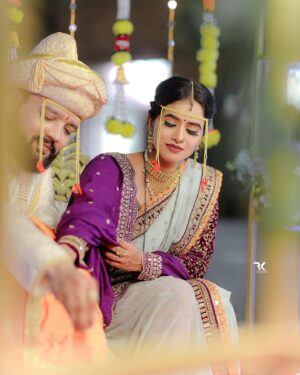 Rupali Wakode Instagram - Favourite look💕
Mua - @akankshamakeup_artist_ 
Click by - @rohan_kokate_photography4455 
outfit - @rashmi.s_the_rental_boutique 

#marathibride #shadiwalalook #navvarilook #bride