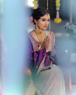 Rupali Wakode Instagram - Favourite look💕
Mua - @akankshamakeup_artist_ 
Click by - @rohan_kokate_photography4455 
outfit - @rashmi.s_the_rental_boutique 

#marathibride #shadiwalalook #navvarilook #bride