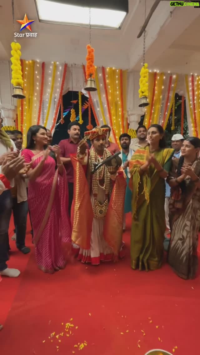 Rutuja Kulkarni - 8.7K Likes - असा शूट झाला ‘घरोघरी मातीच्या चुली’ मालिकेतील देवी आईच्या गोंधळाचा सीन...
पहा पडद्यामागचे काही खास क्षण...
‘घरोघरी मातीच्या चुली’
सोम-शनि संध्या. 7:30 वा. Star प्रवाहवर.
#GharoghariMatichyaChuli #StarPravah
