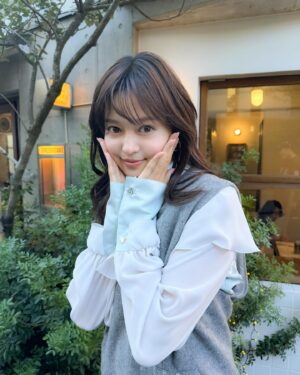 Ryoko Kobayashi Instagram - .
34→35 📷✨

💄
@naokoshinohara 
👗　
@umedakazuhide 
@yukishimane_