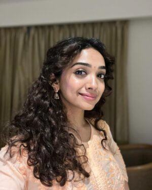 Saanve Megghana Instagram - Here is a dump of hopping from one promotional event to another in Chennai. Just wearing some comfortable clothes, trying to speak in Tamil, pushing our film as much as possible and smiling as much as I can. 

And here it is.