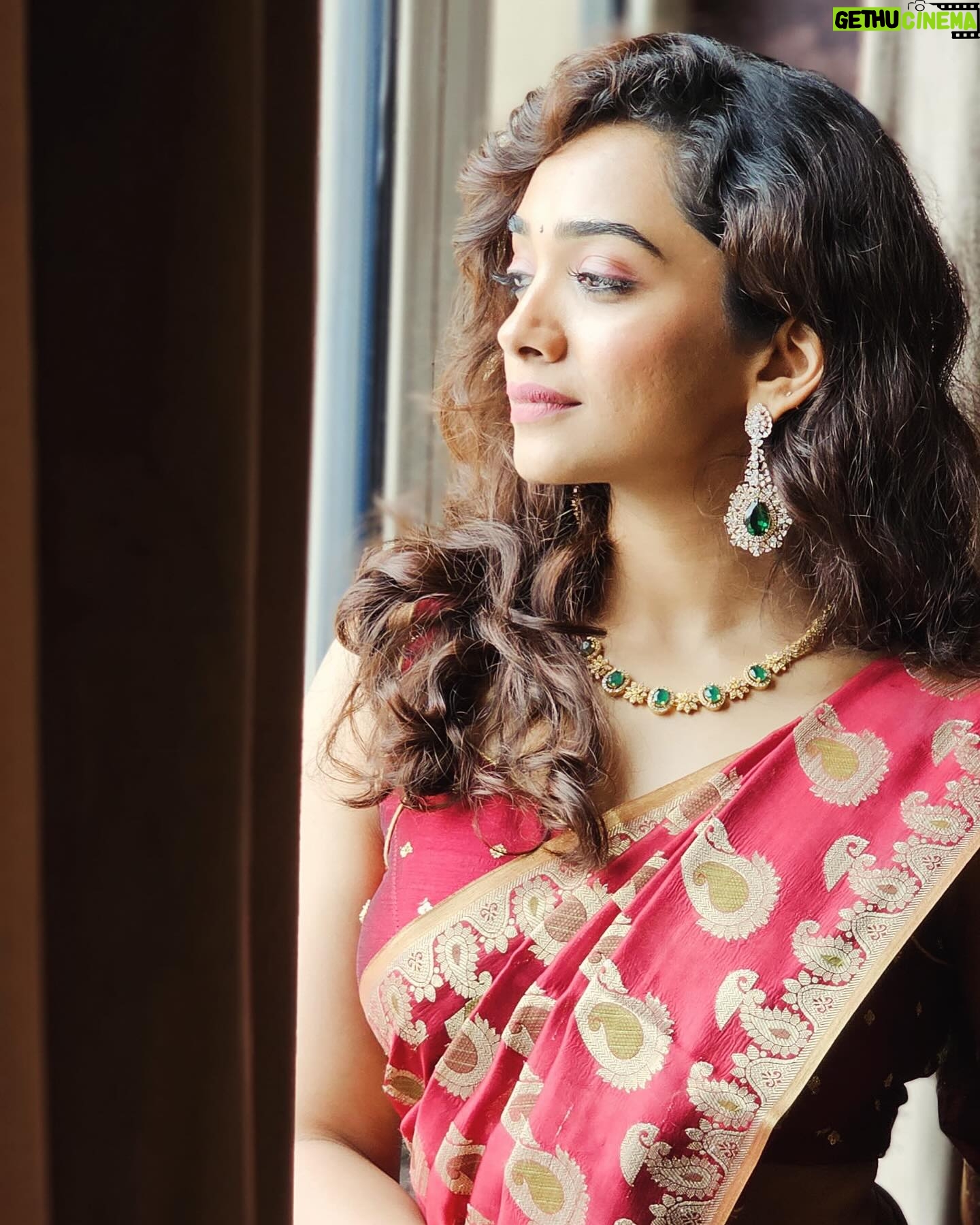 Saanve Megghana - 30K Likes - Ammayi side or Abbayi side?
Both! ♥️ @akash.elichipuram & @sunandasrinivas
Wearing mummy’s saree! 😍
Clicked by @maaya.v_