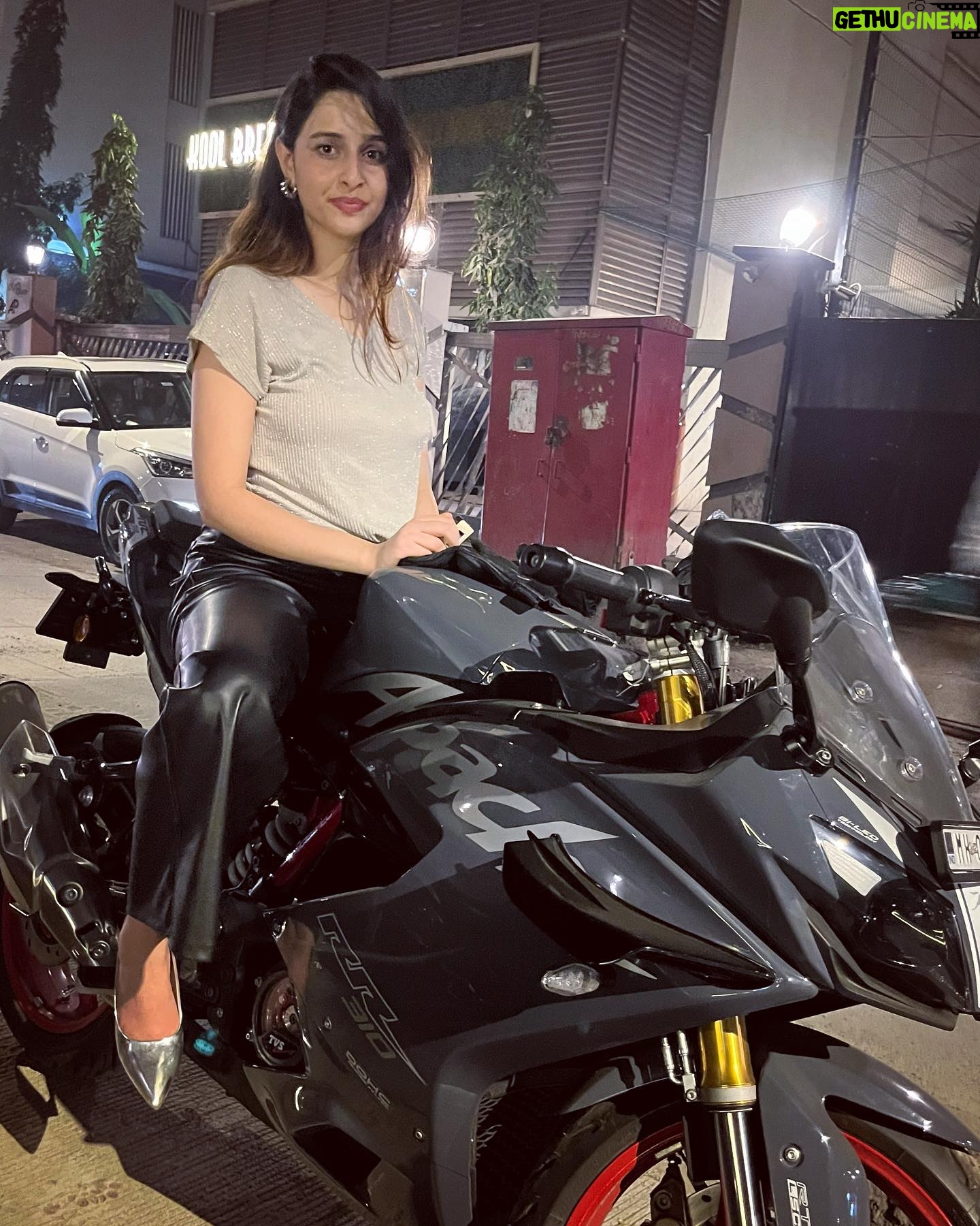 Sadia Khateeb - 6.9K Likes - Welcoming 2025 be like š½š¤