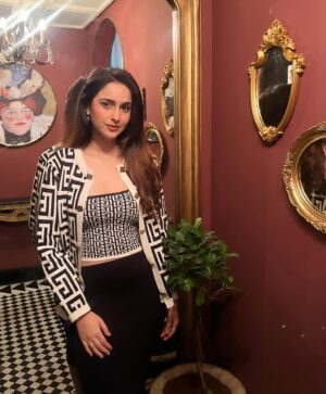 Sadia Khateeb Instagram - Never said NO to fun and food 🤍🤎❤️🖤