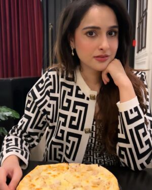 Sadia Khateeb Instagram - Never said NO to fun and food 🤍🤎❤️🖤