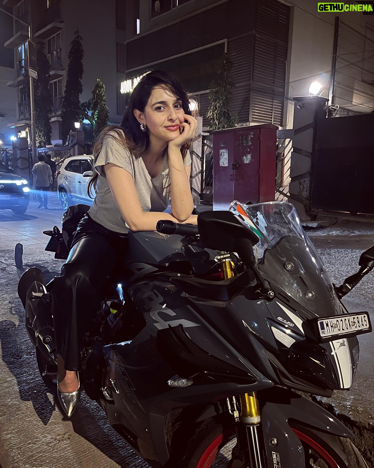 Sadia Khateeb - 6.9K Likes - Welcoming 2025 be like š½š¤