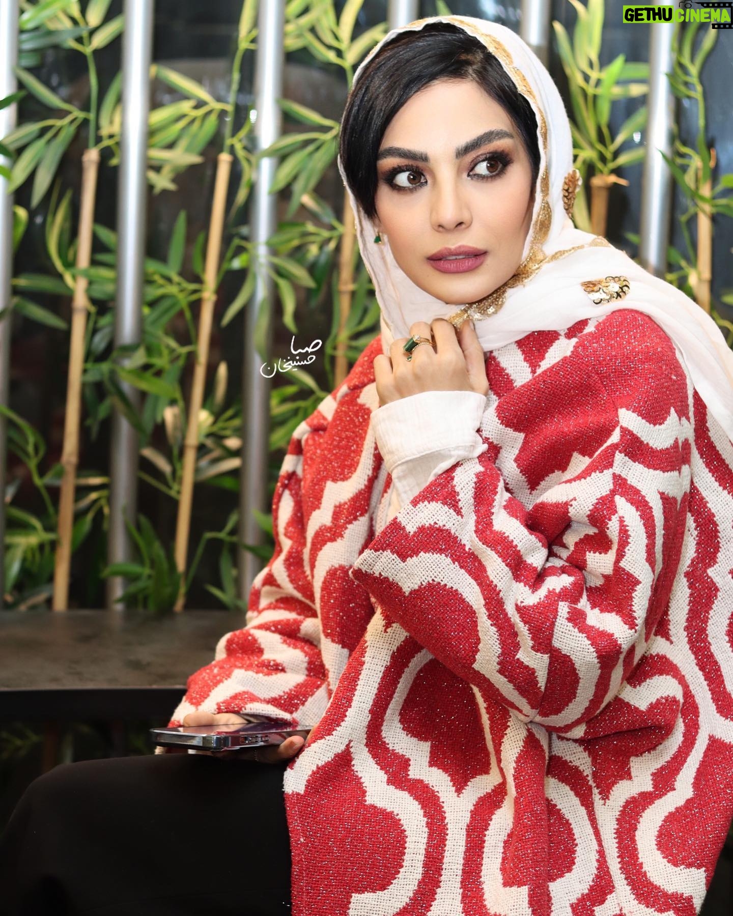 Sahra Asadollahi - 9.8K Likes - مقام عیش میسر نمیشود بیرنج
بلی به حکم بلا بستهاند عهد الست
اکران فیلم برکه خاموش
Photo:@sabaphotography__
@arash_khodakaramiii